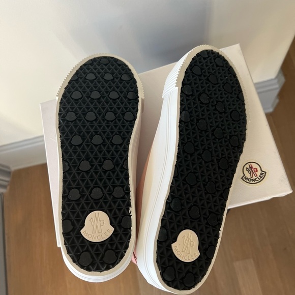 MONCLER Glisserie Logo Canvas Low-Top Sneakers - Picture 9 of 12